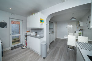 KITCHEN/DINER- click for photo gallery